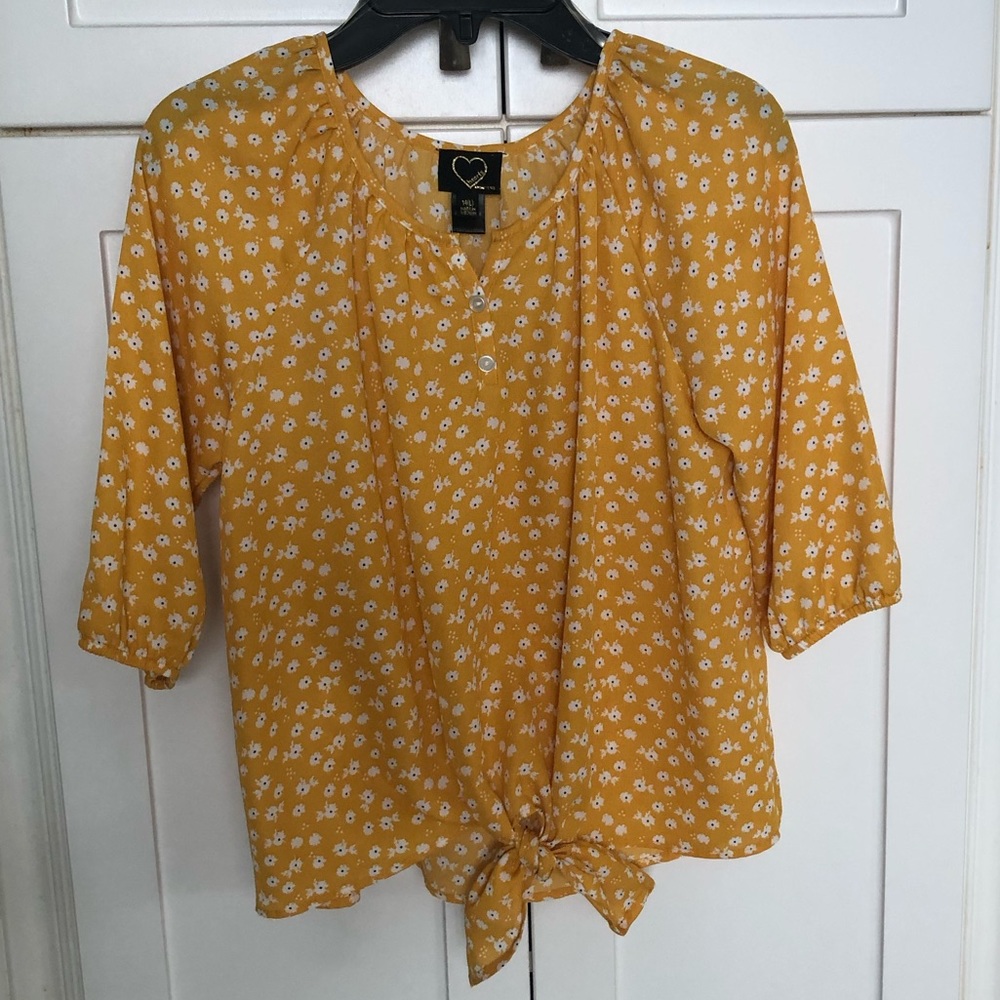 🔴 5/$25 ~ Yellow Floral Top